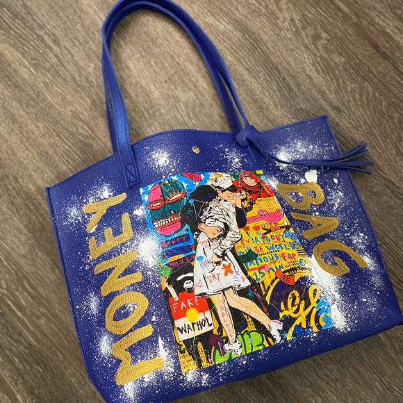 Money Bag Forever in Love - Picture 4 of 4